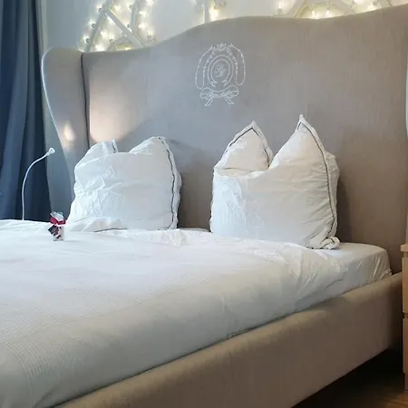 - Your Away From - With Washer, Dryer And Lots Of Space *